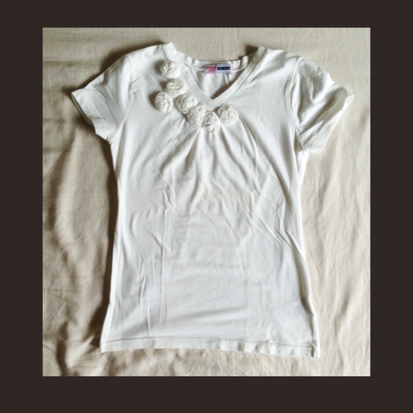 White roses t-shirt. Size 14 (142-151cm) - Picture 1 of 4